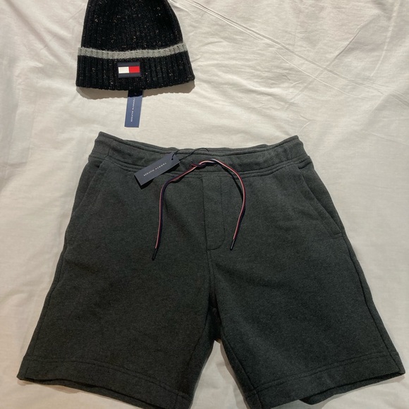 Tommy Hilfiger fleece sweat shorts, size medium + chunky knit hat! NWT! $107.50! - Picture 1 of 10
